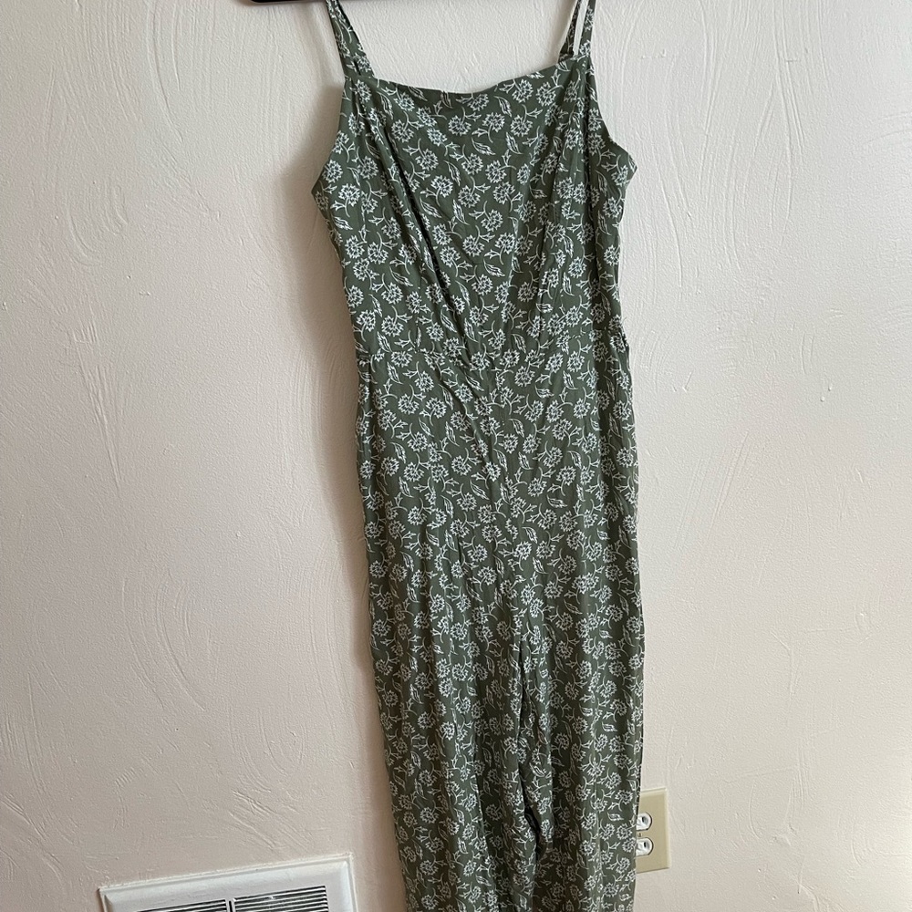 Cropped jumpsuit. Green floral from old navy
